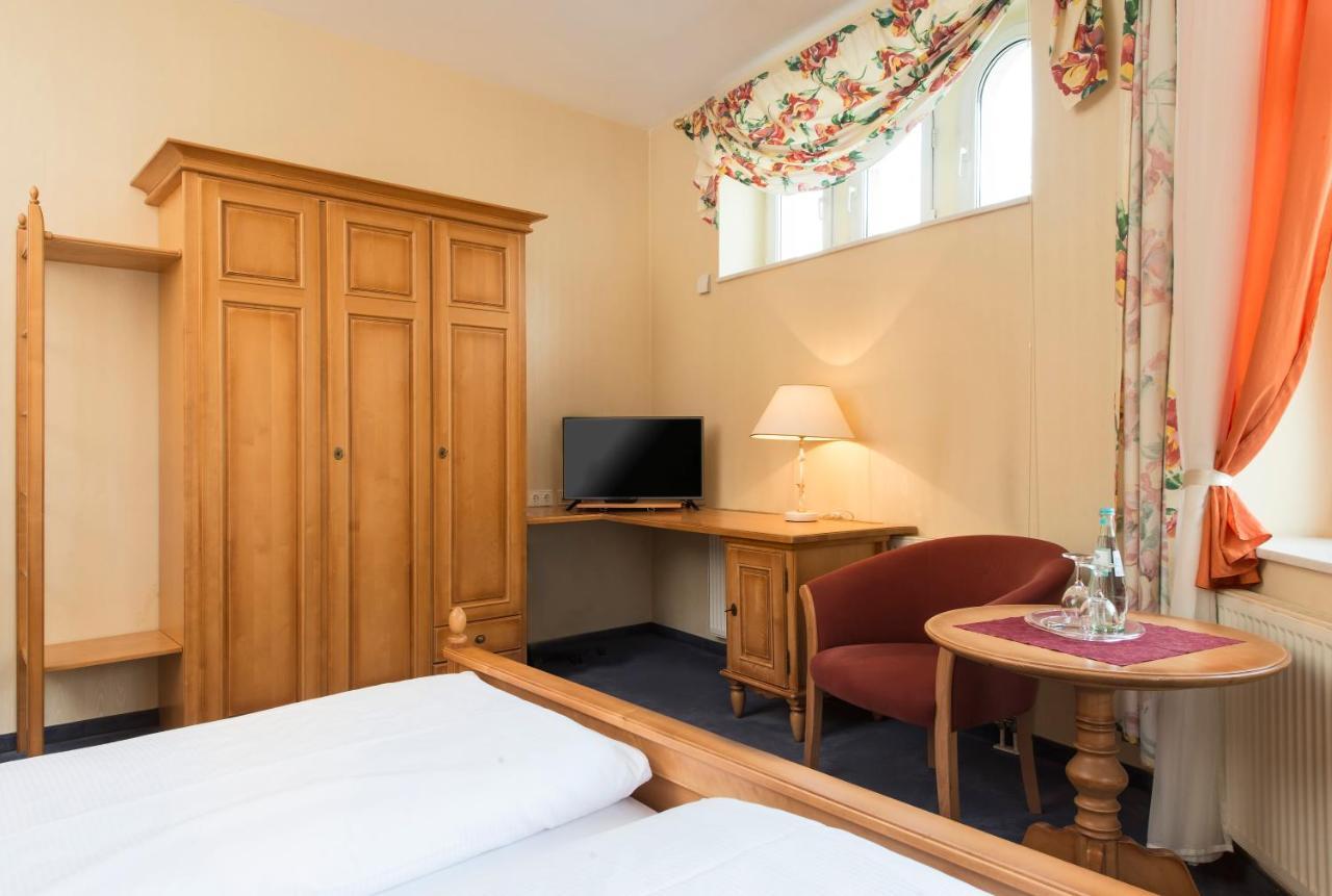 Hotel Schloss Schweinsburg Neukirchen-Pleisse Ngoại thất bức ảnh