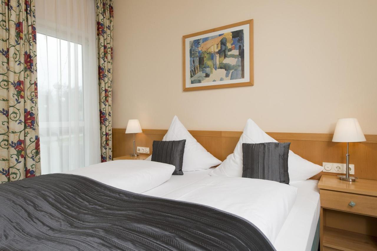 Hotel Schloss Schweinsburg Neukirchen-Pleisse Ngoại thất bức ảnh