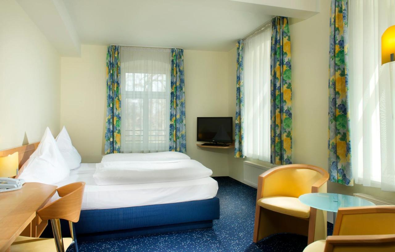 Hotel Schloss Schweinsburg Neukirchen-Pleisse Ngoại thất bức ảnh
