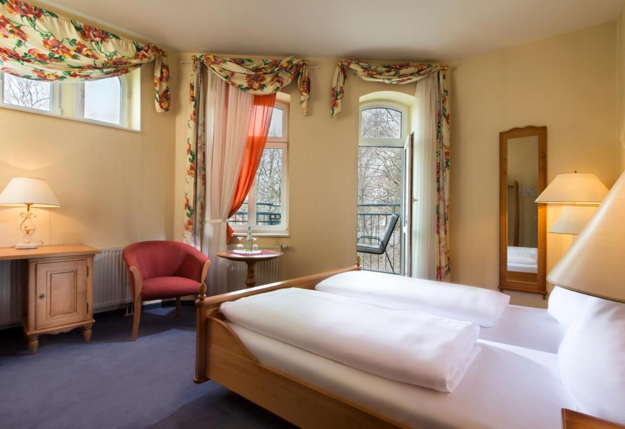 Hotel Schloss Schweinsburg Neukirchen-Pleisse Ngoại thất bức ảnh