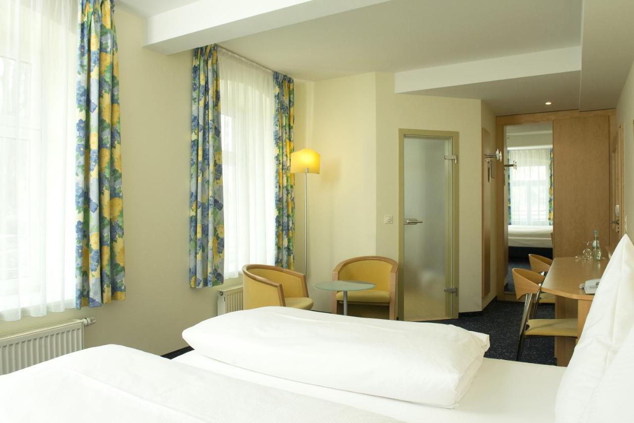 Hotel Schloss Schweinsburg Neukirchen-Pleisse Ngoại thất bức ảnh