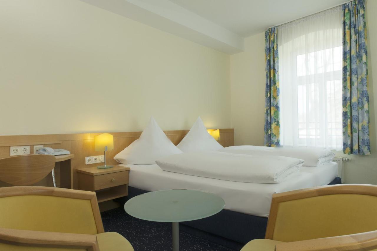 Hotel Schloss Schweinsburg Neukirchen-Pleisse Ngoại thất bức ảnh
