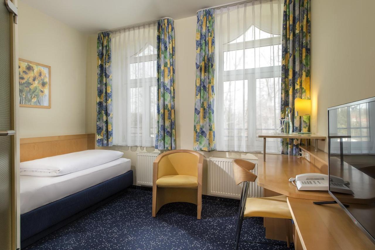 Hotel Schloss Schweinsburg Neukirchen-Pleisse Ngoại thất bức ảnh