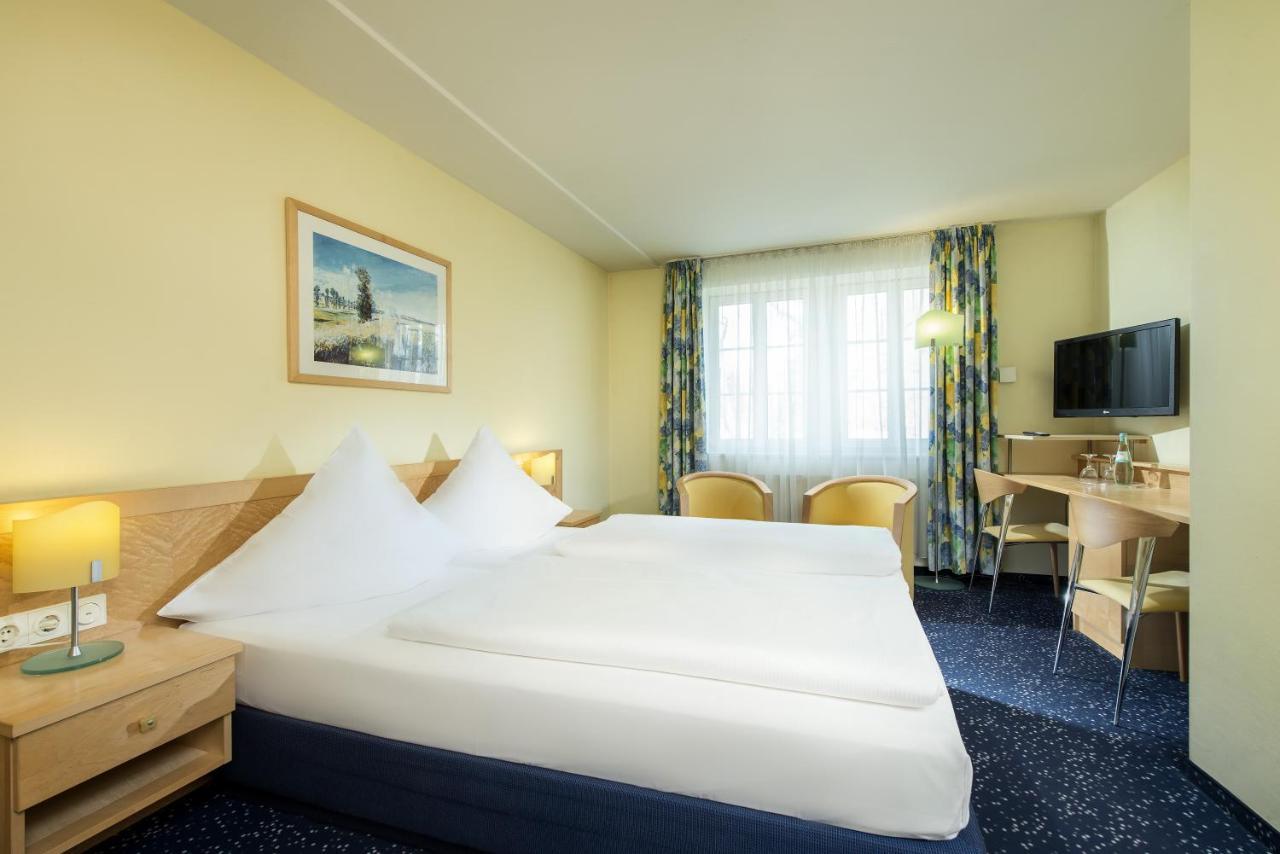 Hotel Schloss Schweinsburg Neukirchen-Pleisse Ngoại thất bức ảnh