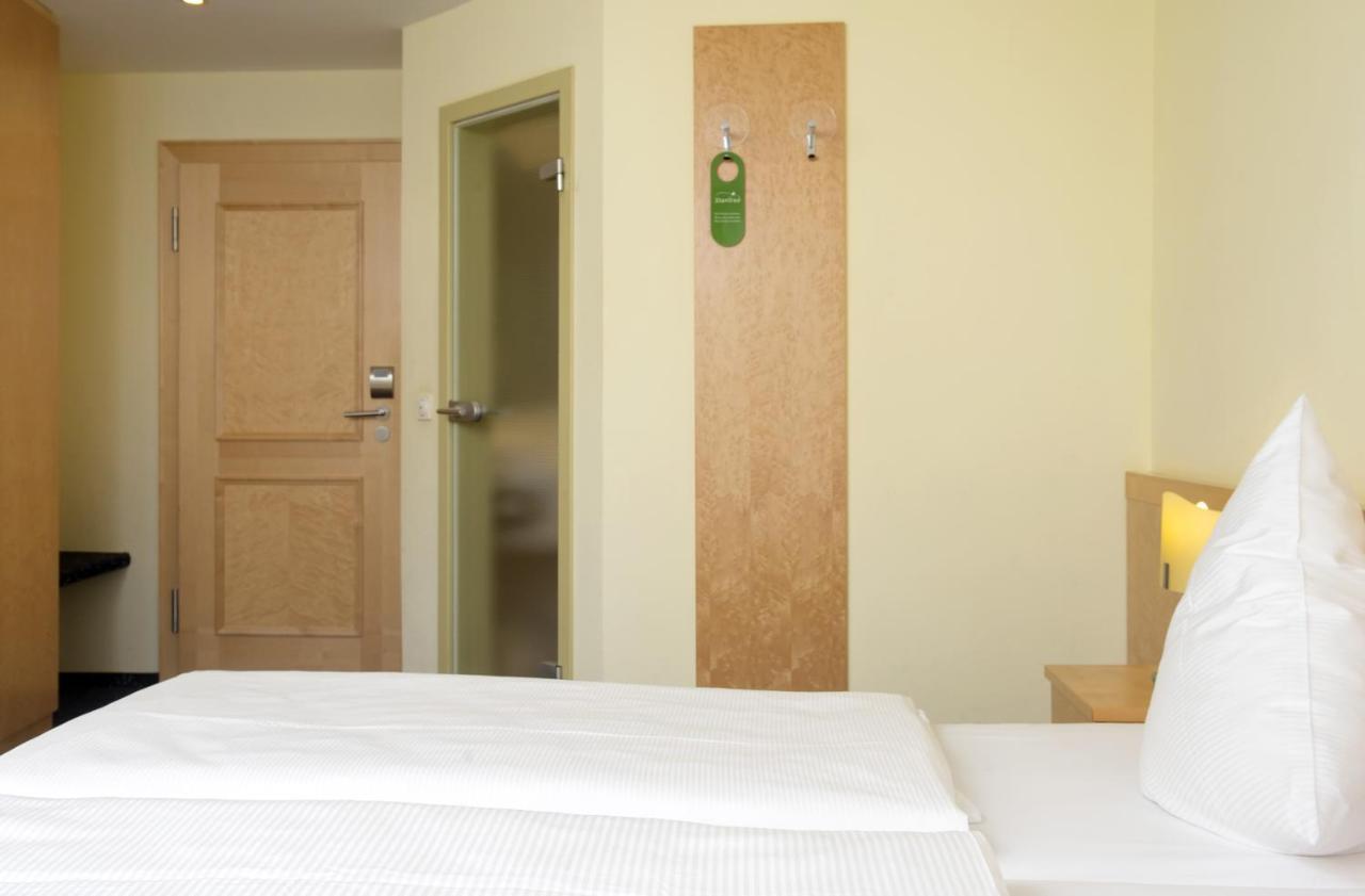 Hotel Schloss Schweinsburg Neukirchen-Pleisse Ngoại thất bức ảnh