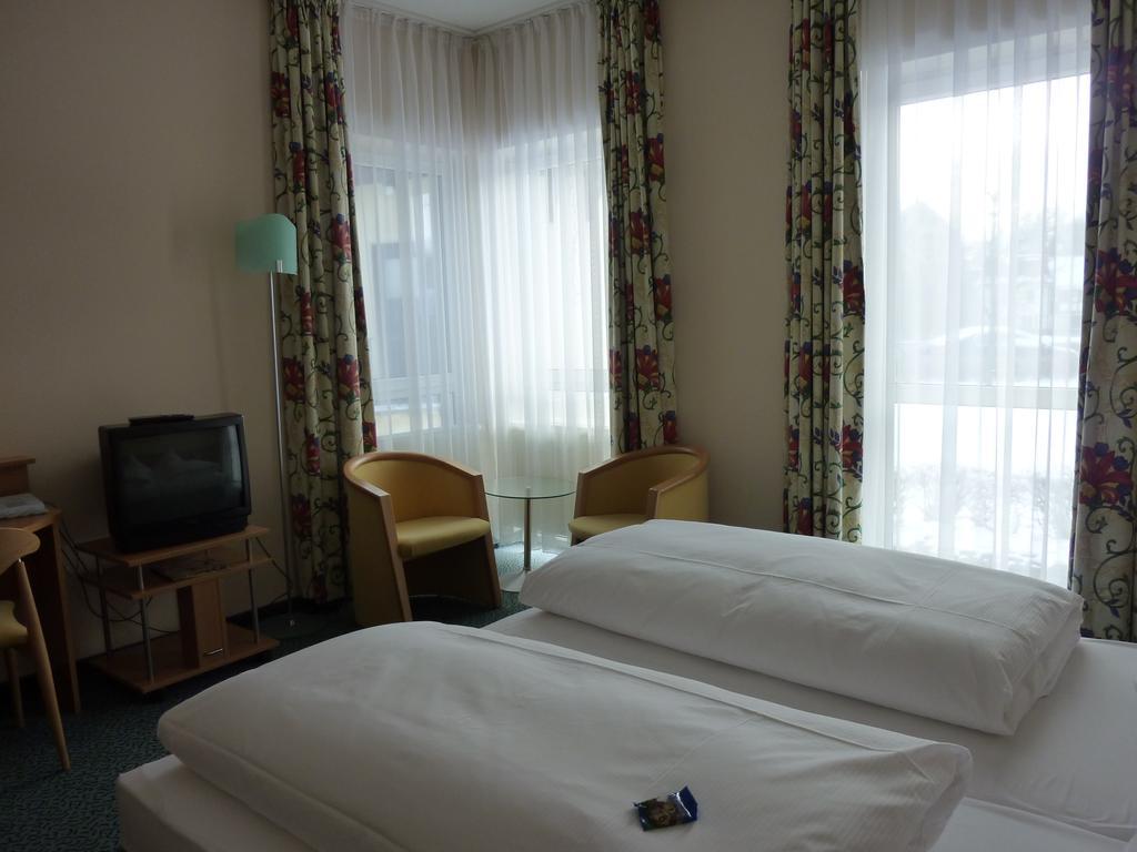 Hotel Schloss Schweinsburg Neukirchen-Pleisse Phòng bức ảnh
