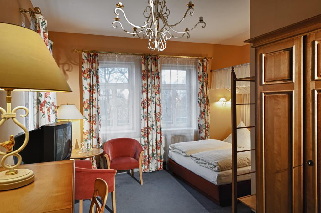 Hotel Schloss Schweinsburg Neukirchen-Pleisse Phòng bức ảnh